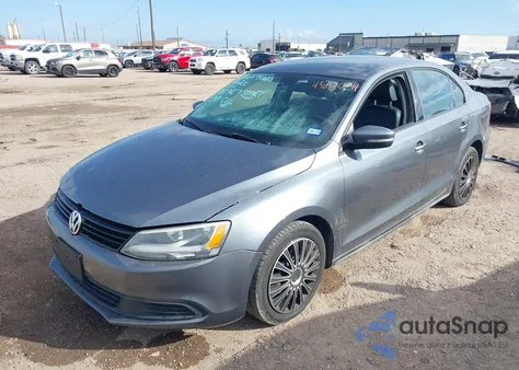 2014 Volkswagen Jetta 1.8T Se z USA, uszkodzony, nr VIN 3VWD17AJ2EM240165